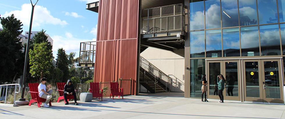 Students in front of Gateway Building