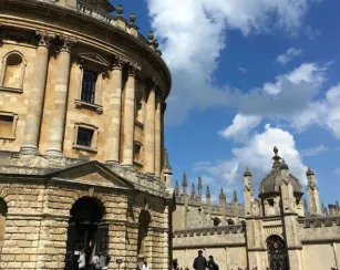 Image of a castle in Oxford England