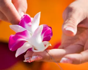 hands making a flower lei