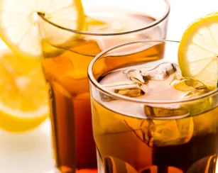 two glasses of iced tea